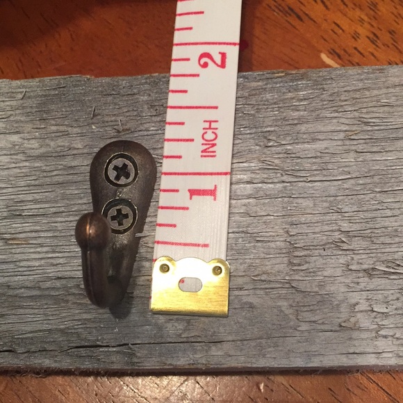 Hand Crafted-Wall mounted hook rail - Picture 5 of 8